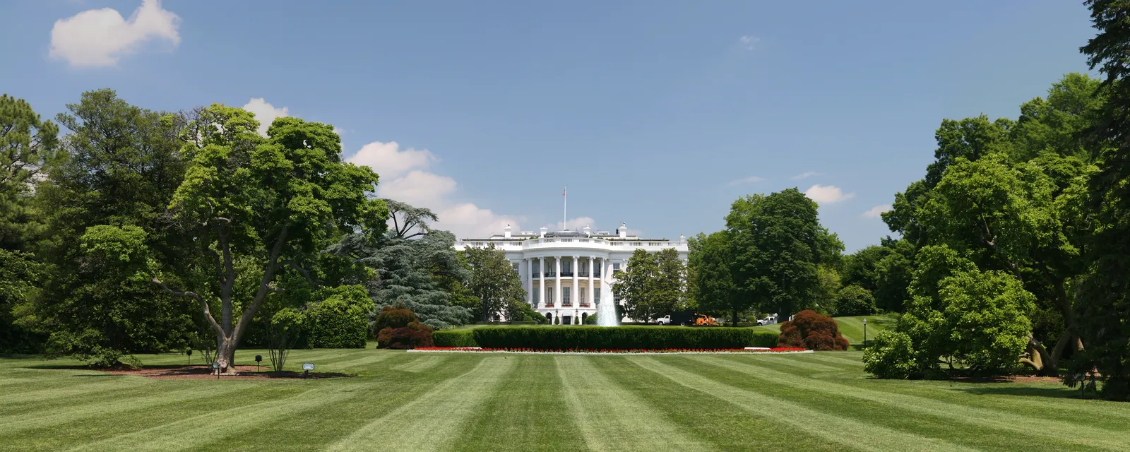 The White House seen across the South Lawn